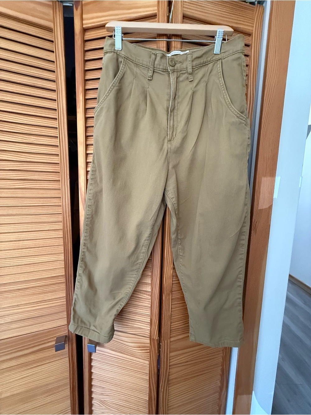 Levi's Women's Tan High-Rise Pleated Balloon Trousers